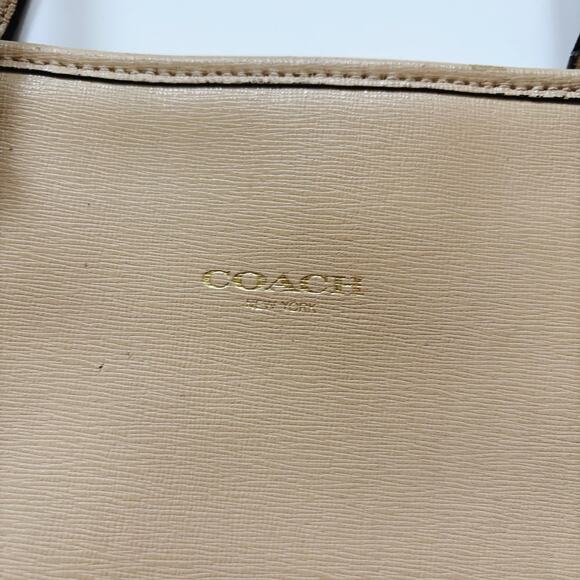 Coach Beige Leather Tote Bag - Spacious and Stylish! - Picture 2 of 14
